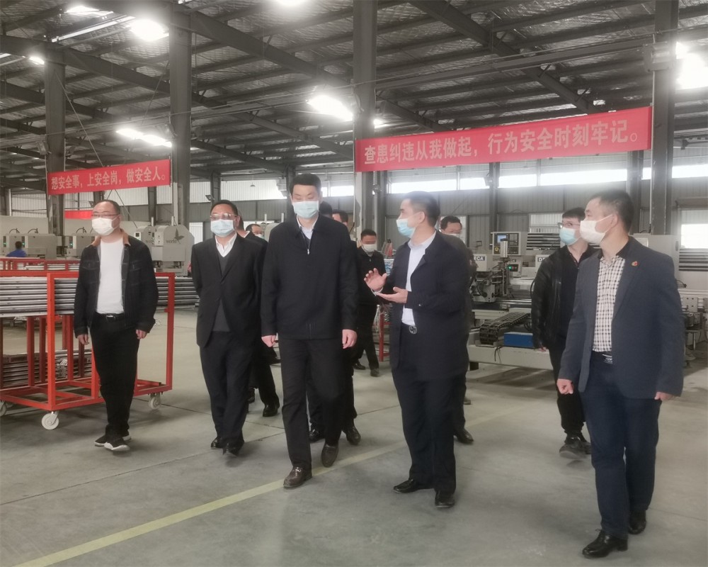 鄂州市市長劉海軍一行蒞臨弘山塑業(yè)復(fù)工復(fù)產(chǎn)調(diào)研